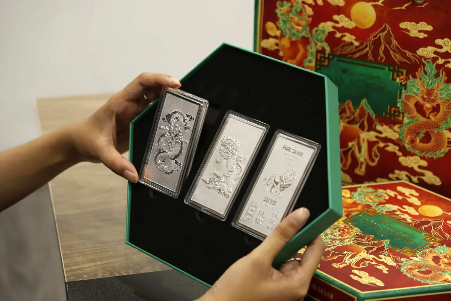 Ý nghĩa Lân Sư Rồng trong set quà tặng