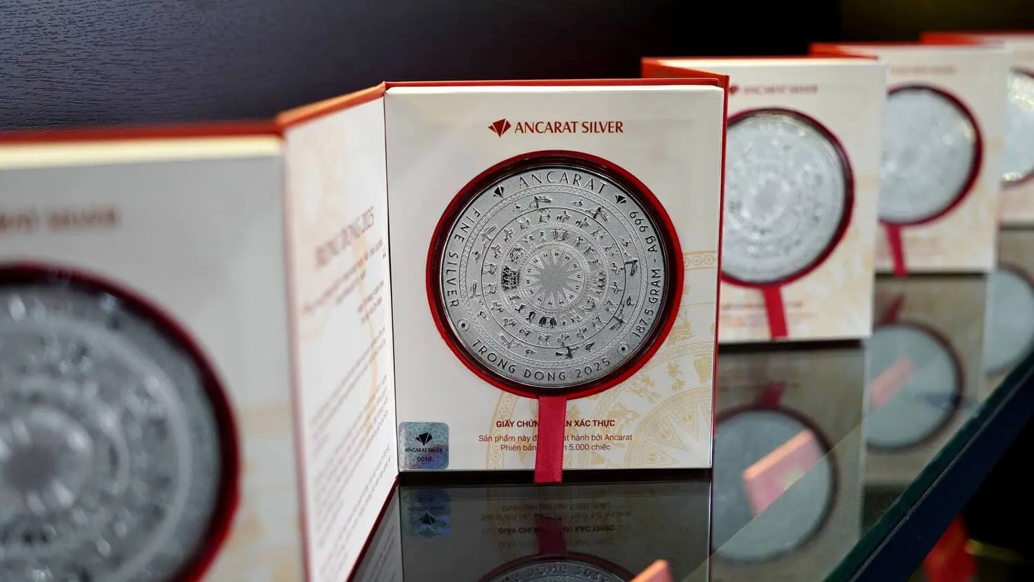 Giới trẻ yêu thích bạc miếng Ngày Độc Lập