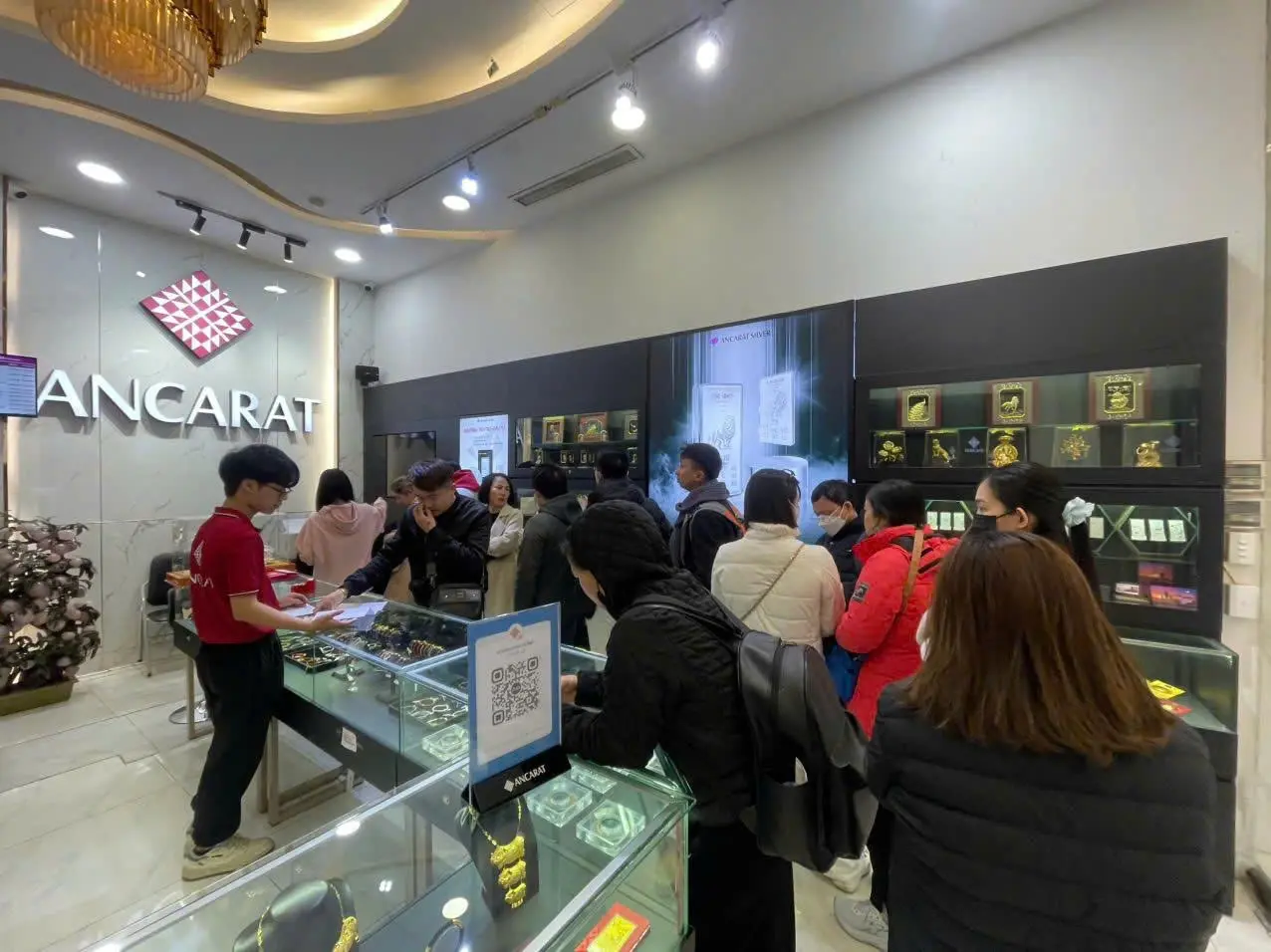 Thị trường bạc ghi nhận mức tăng 148%, gấp đôi vàng, khẳng định vị thế sinh lời vượt trội của kênh bạc tích trữ.