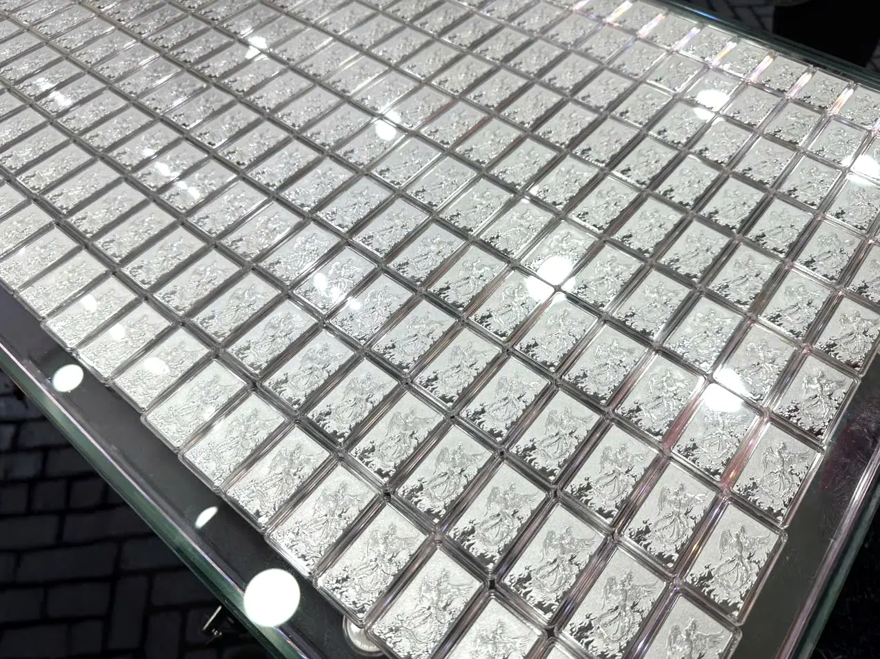 Bảng giá bạc Ancarat sáng nay "bốc hơi" hơn 300.000đ/lượng (giảm ~6.58%), tạo cơ hội tích lũy cho nhà đầu tư dài hạn.