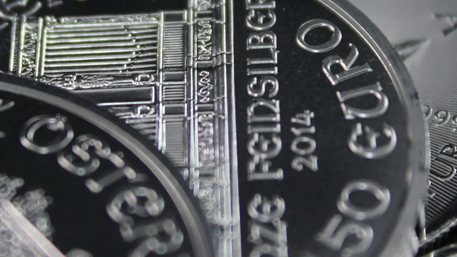 Dự án kho dự trữ "Project Vault" 12 tỷ USD của Mỹ là bệ đỡ vững chắc giúp giá kim loại quý hồi phục trong dài hạn. Dự án kho dự trữ "Project Vault" 12 tỷ USD của Mỹ là bệ đỡ vững chắc giúp giá kim loại quý hồi phục trong dài hạn.