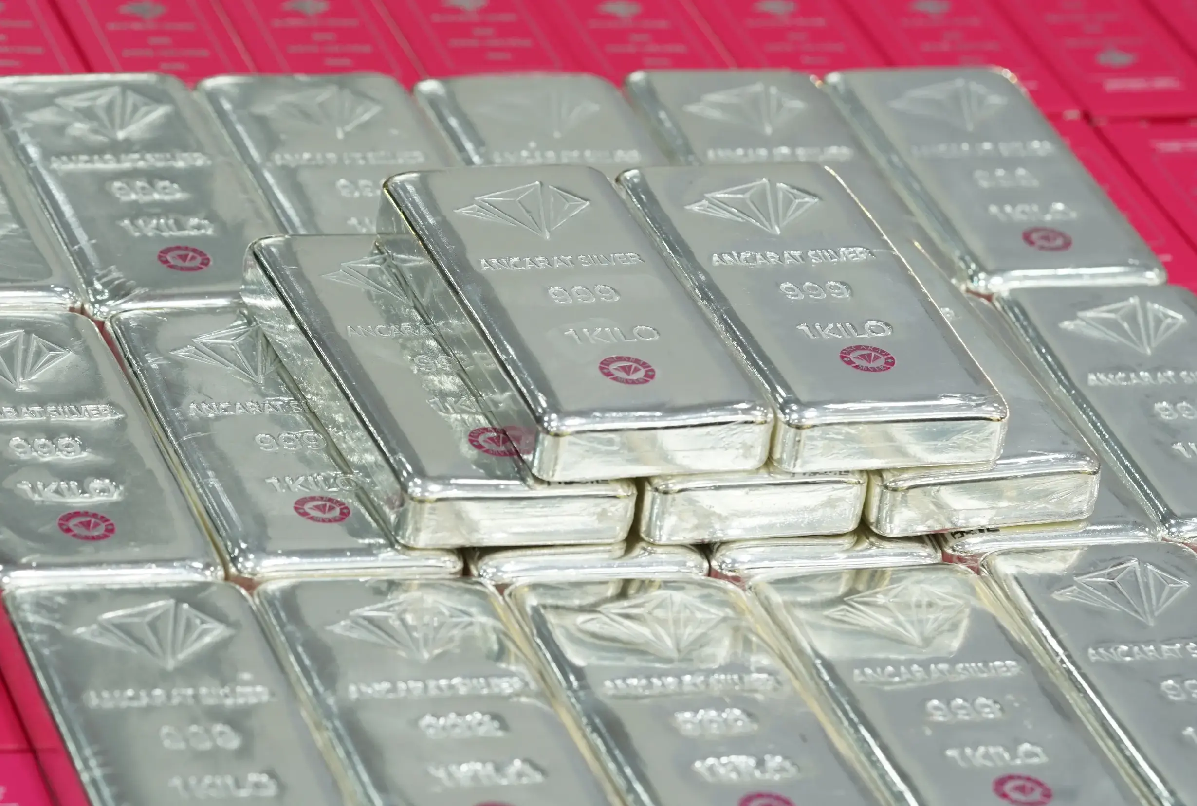 Bạc miếng Ancarat điều chỉnh sâu về vùng 2.745.000 VNĐ/lượng, mở ra cơ hội bắt đáy tích sản giá rẻ hiếm có cho nhà đầu tư. Bạc miếng Ancarat điều chỉnh sâu về vùng 2.745.000 VNĐ/lượng, mở ra cơ hội bắt đáy tích sản giá rẻ hiếm có cho nhà đầu tư.