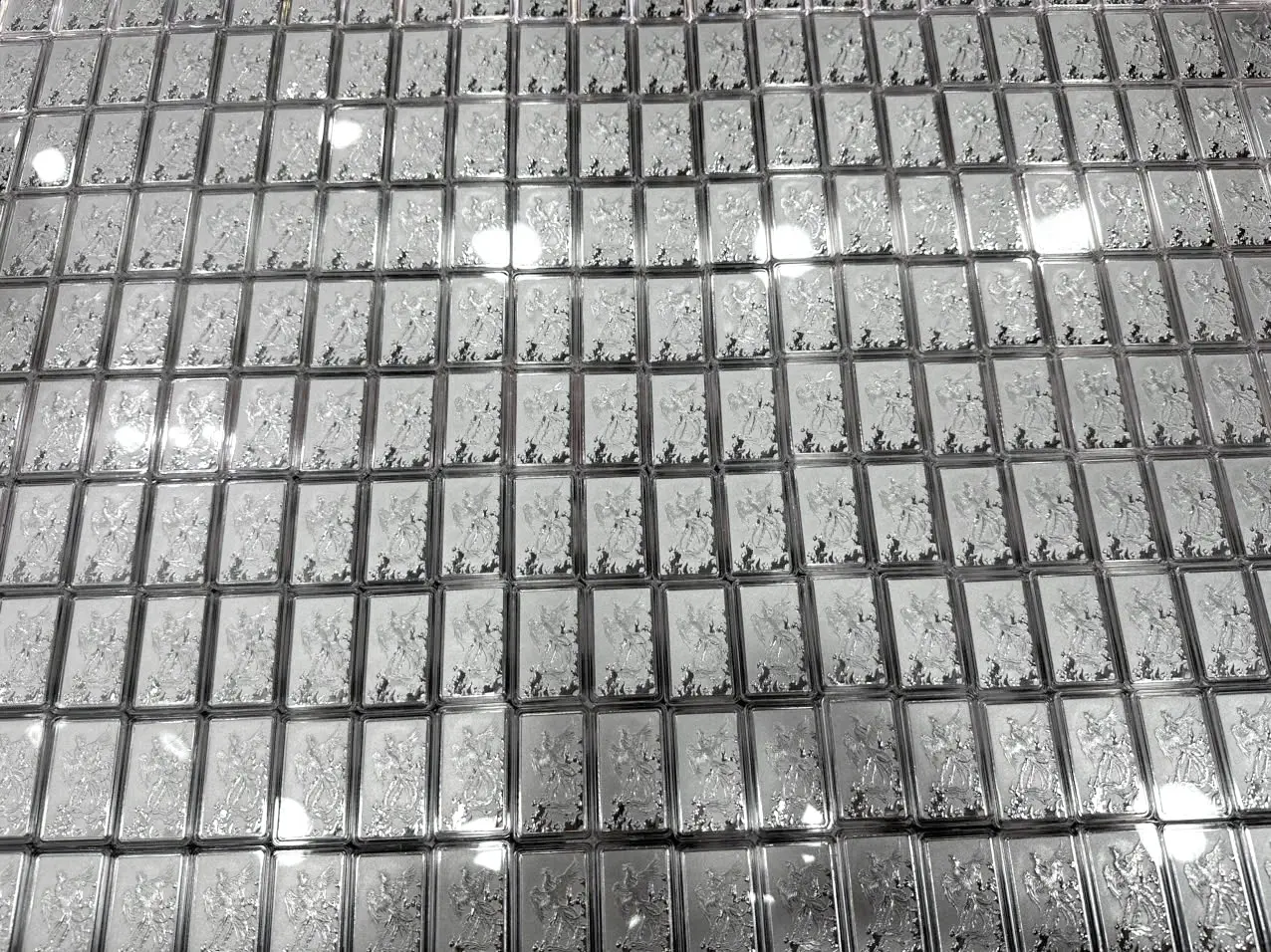 Ancarat luôn đảm bảo nguồn hàng bạc vật chất 99.9% sẵn có trong kho lưu ký, giúp khách hàng xóa tan nỗi lo khan hiếm khi mua bạc giao ngay trên App ngân hàng.